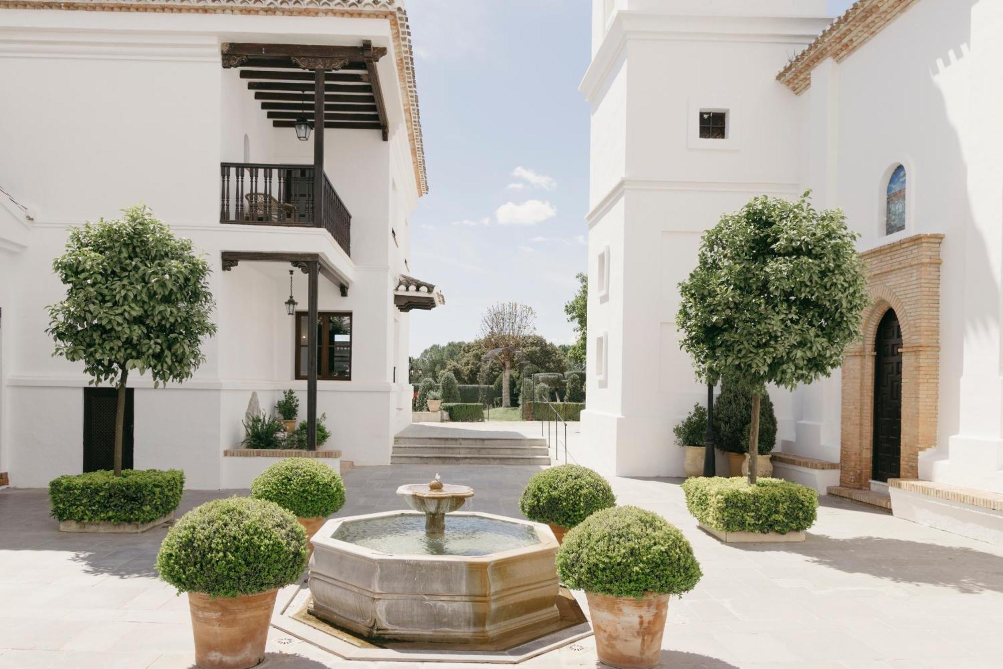 Hotel La Bobadilla, A Royal Hideaway Villanueva de Tapia