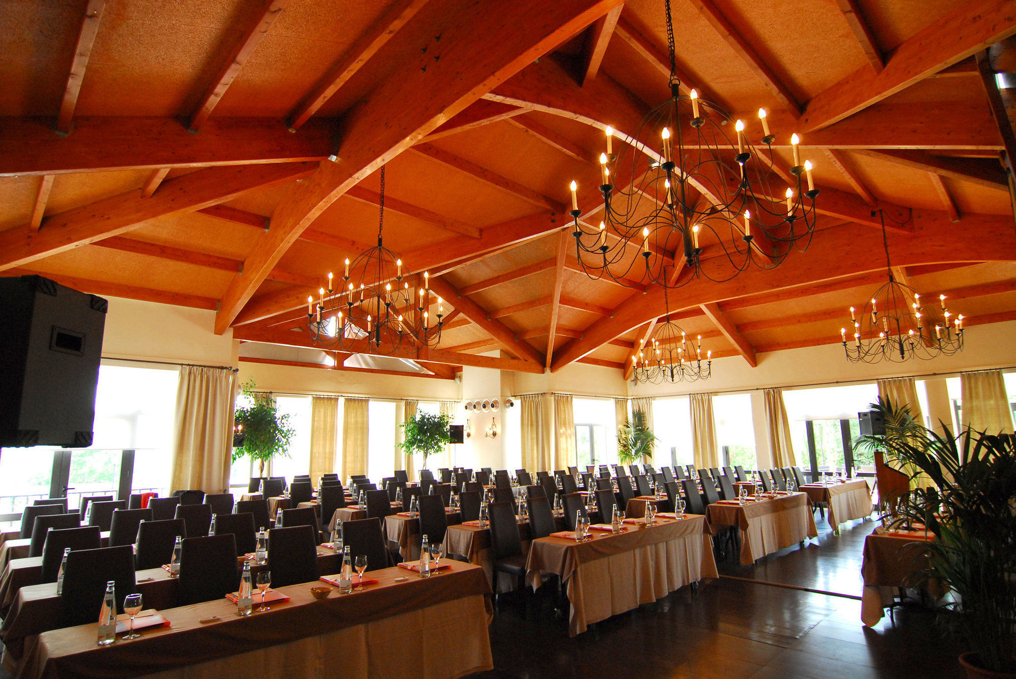 Hotel La Bobadilla, A Royal Hideaway Villanueva de Tapia