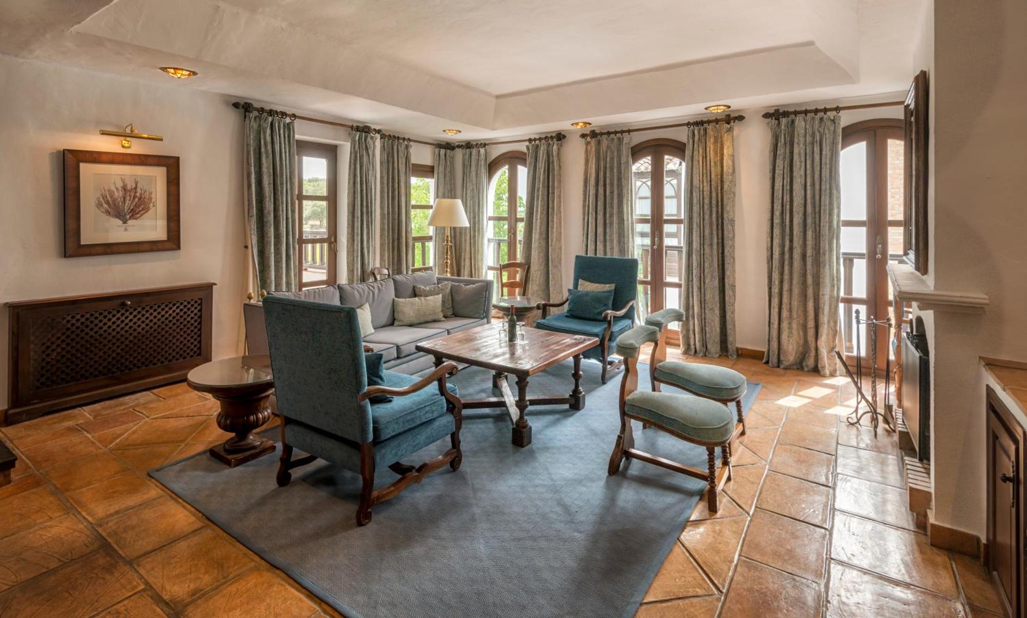 La Bobadilla, A Royal Hideaway